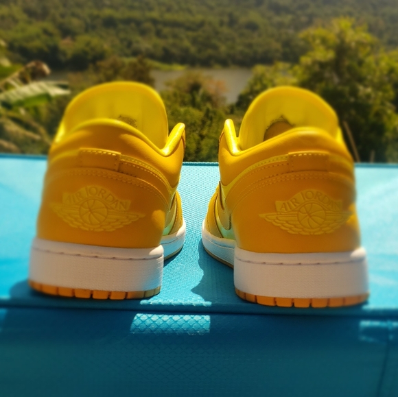 JORDAN RETRO 1 LOW (W) - Picture 5 of 6